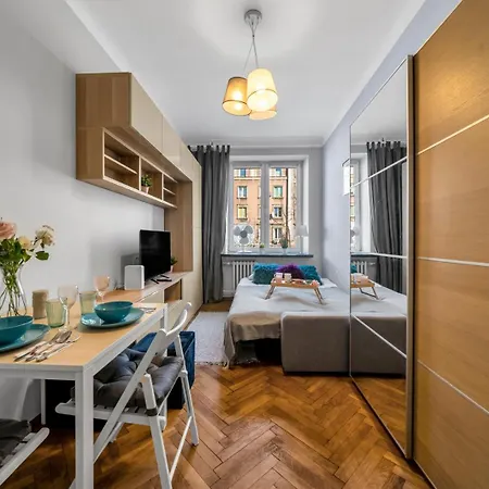 Downtown - Location, Metro&trams Nearby - By Rentujemy Appartamento