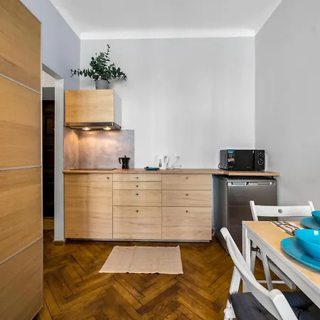Apartament Downtown - Location, Metro&trams Nearby - By Rentujemy