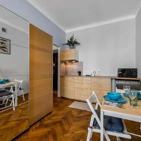 Apartment Downtown - Location, Metro&trams Nearby - By Rentujemy *