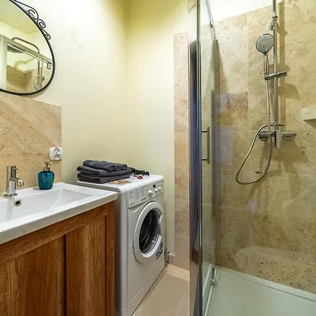 Downtown - Location, Metro&trams Nearby - By Rentujemy *