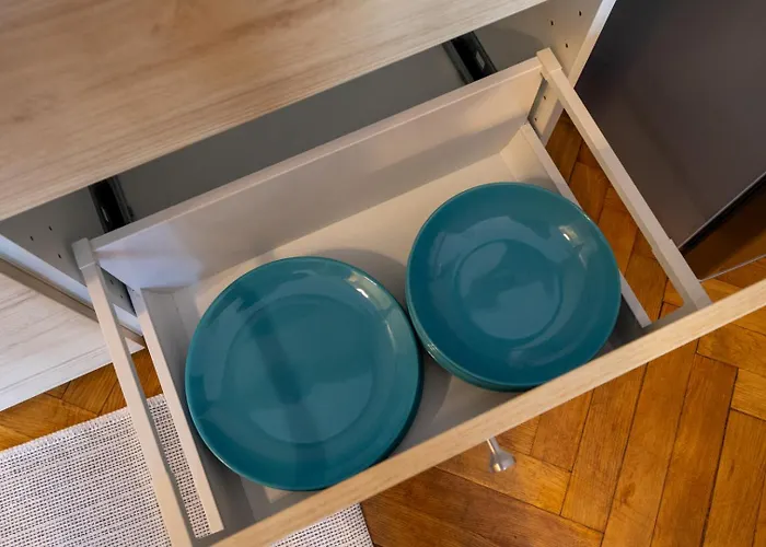 Downtown - Location, Metro&trams Nearby - By Rentujemy