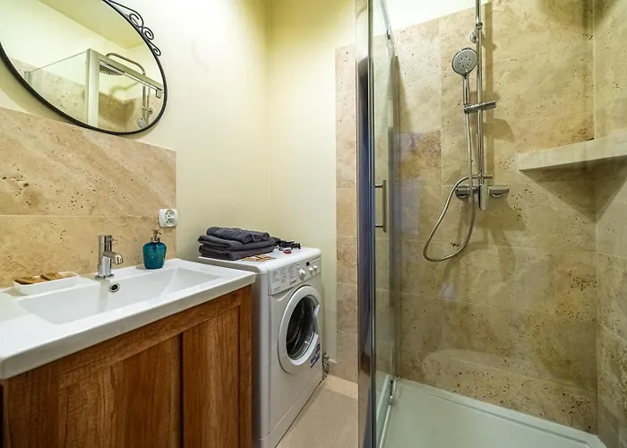 Downtown - Location, Metro&trams Nearby - By Rentujemy *